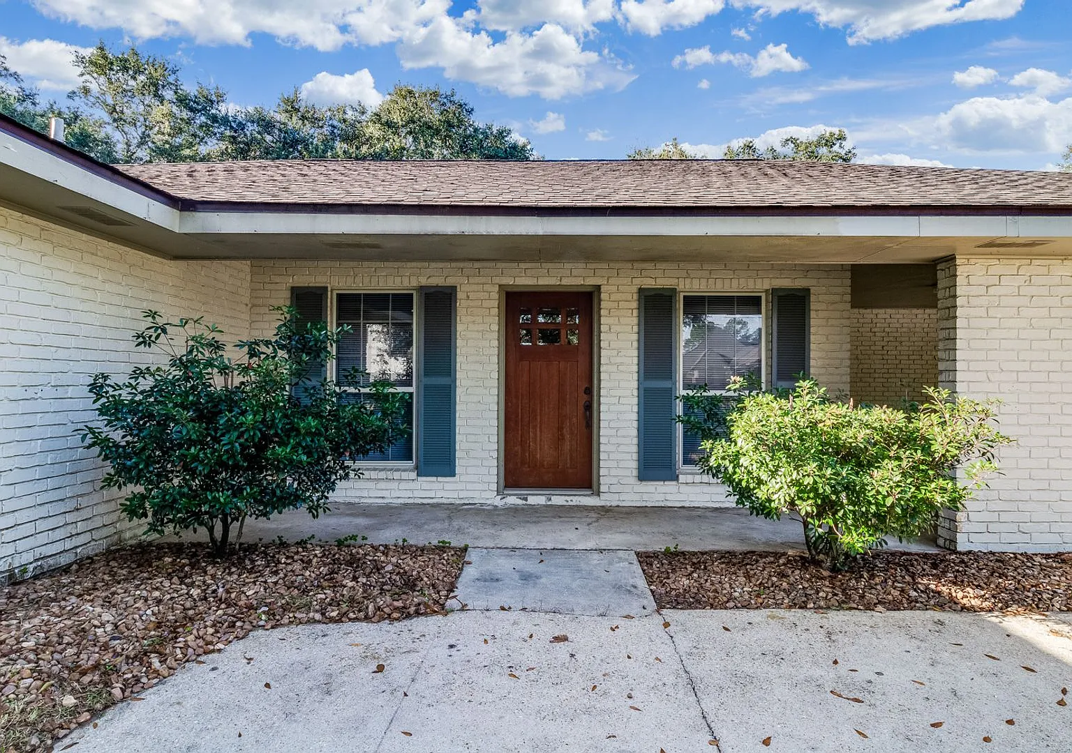 Beautiful Home Located On Tolson Road! — Photo 1