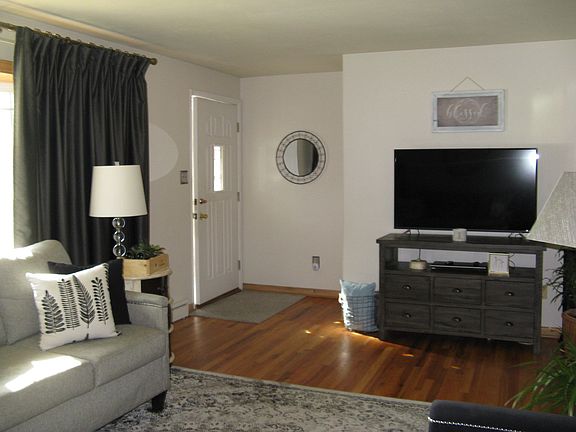 4th image of 209 Manor Dr
