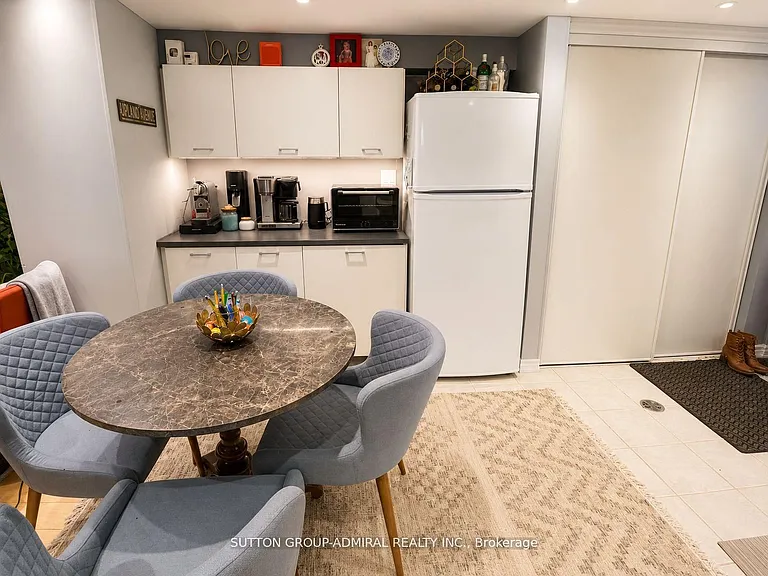 41 Athabaska Ave #BASEMENT — Photo 3