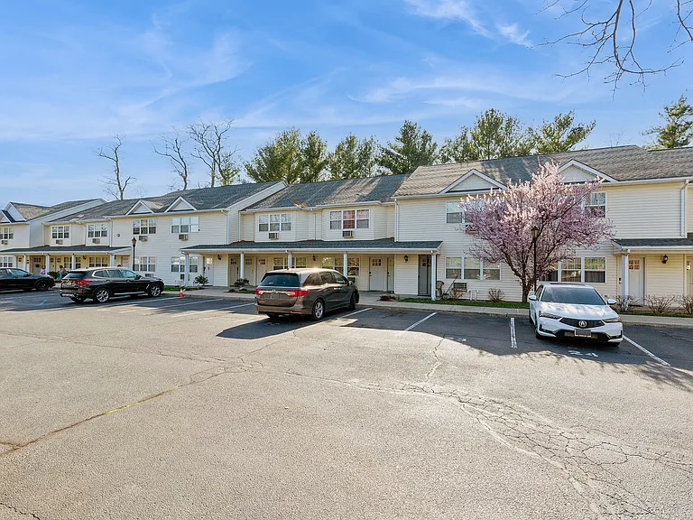Zen Long Island at Oyster Bay 55+ Community — Photo 10