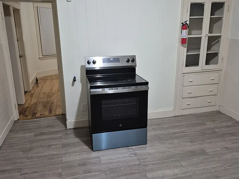 1042 Main St #2 — Photo 8