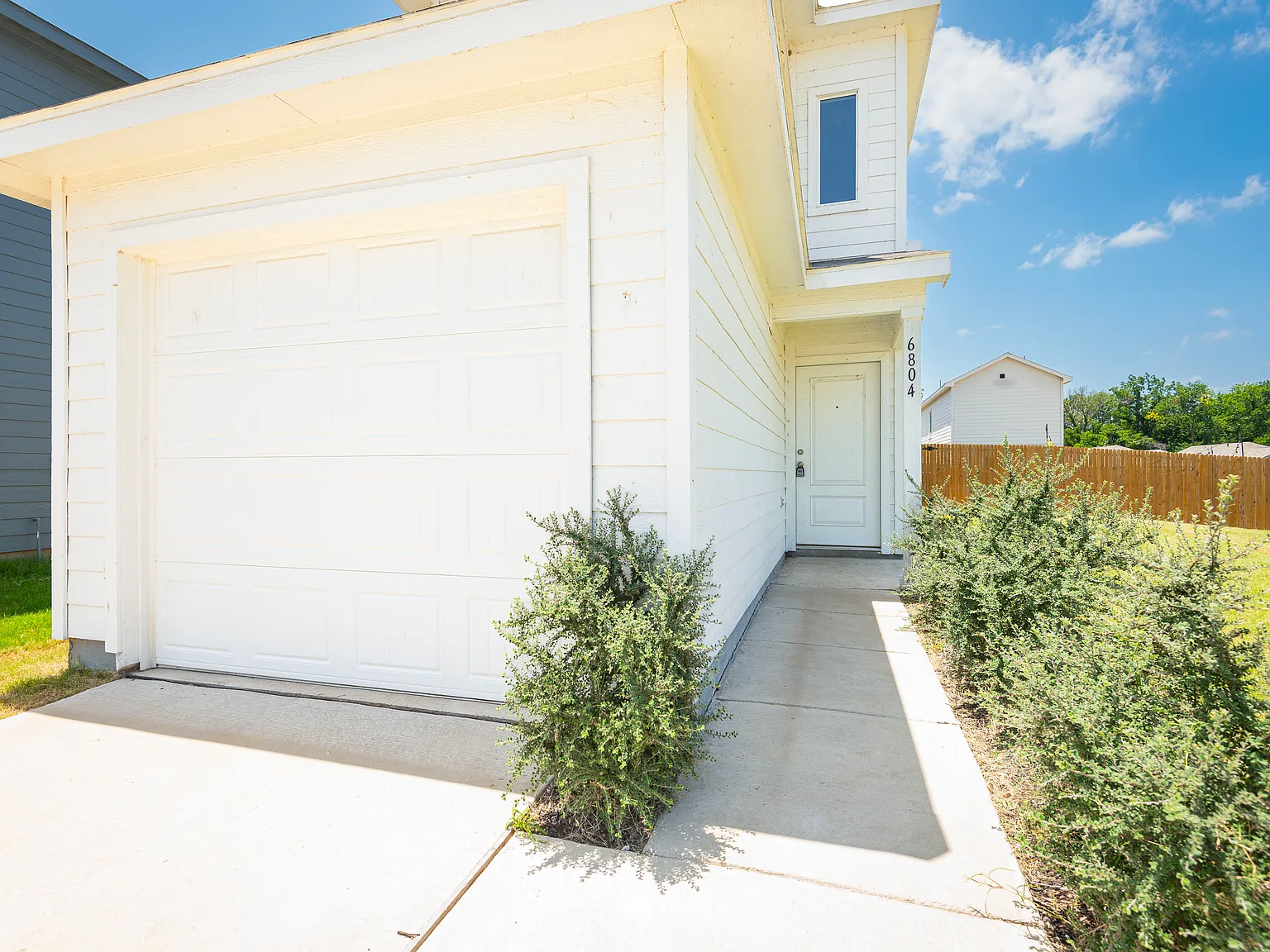 3 bed, 2.5 bath, 1373 sqft, $1,850 — Photo 2