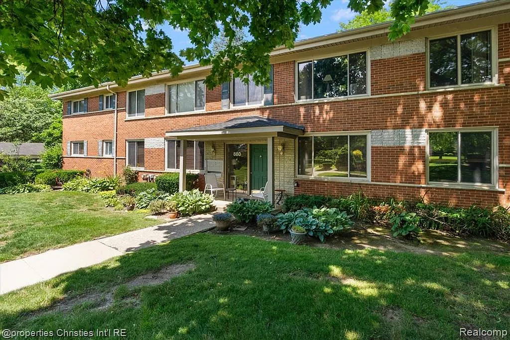 2 bed, 1.5 bath, 981 sqft, $1,495 — Photo 1