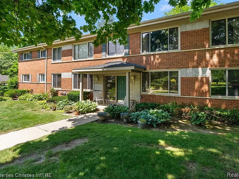 880 N Adams Rd #6 — Photo 1