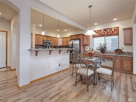 Brand new gorgeous maple floors throughout most of downstairs!