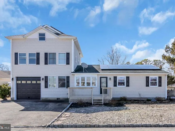 101 Clearwater Dr, Forked River, NJ 08731