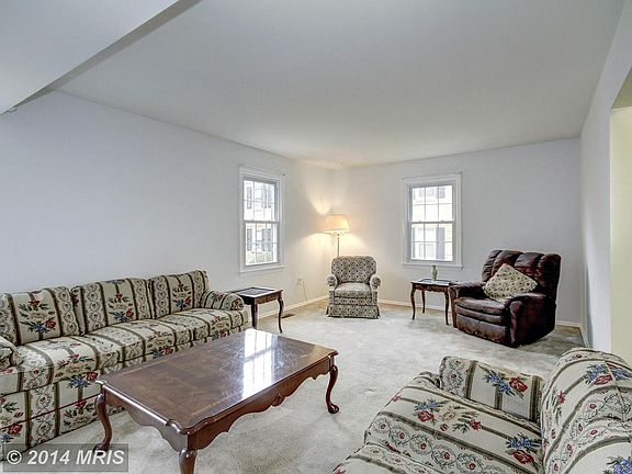 2nd image of 224 Pender Pl