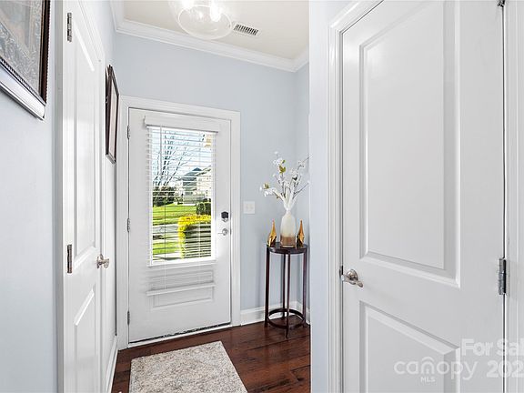4th image of 149 Martingale Ave