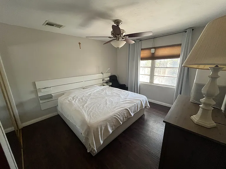 2826 E Elm St — Photo 8