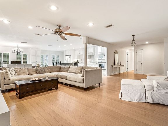 4th image of 111 Glenbrook Ct