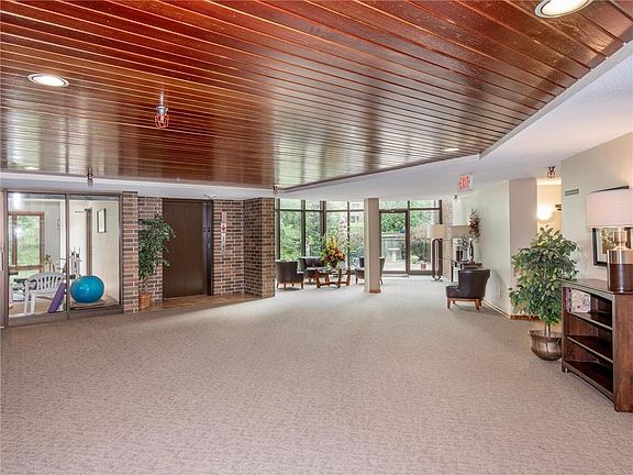 5th image of 10 Windsor Ct APT 102