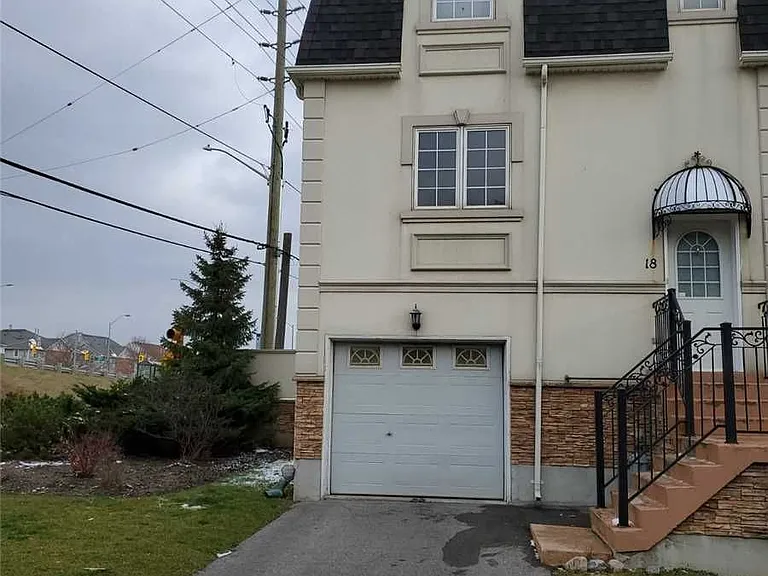 215 16th Ave #18 — Photo 1