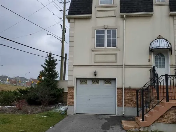 215 16th Ave #18, Richmond Hill, ON L4C 0T8