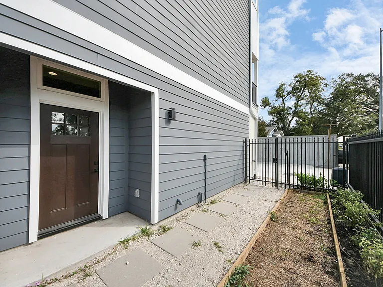 3806A Yale St — Photo 4