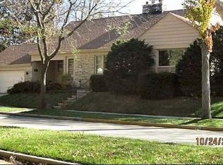 1605 E Hampton Rd, Whitefish Bay, WI 53217