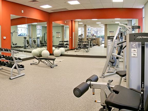 3rd image of 1820 E Broad St #106