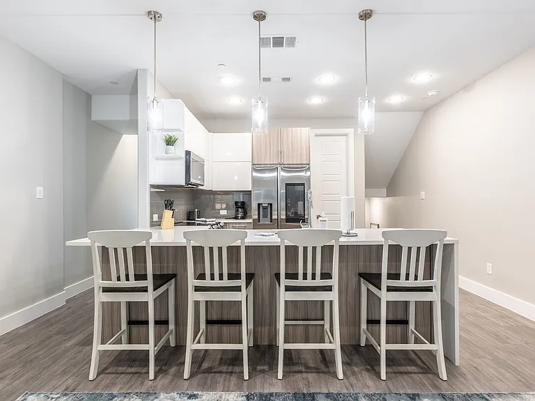 1112 Galveston Ave #4 — Photo 6