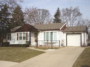150 Green Valley Dr, Lombard, IL 60148