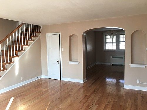 2nd image of 1928 45th St