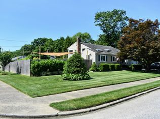 74 7th St, Bay Shore, NY 11706