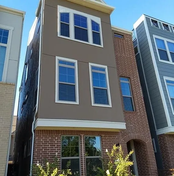 1140 Manacor Ln — Photo 1