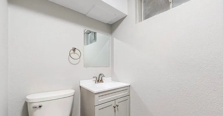 841 W 70th Pl — Photo 14