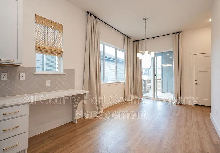 5967 Rendezvous Pkwy — Photo 14