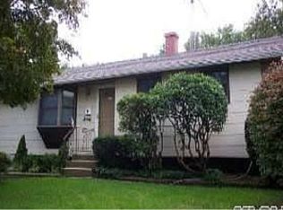 60 Fawn Ct, South Setauket, NY 11720