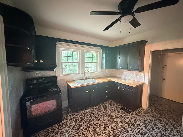 1003 Lexington Ave — Photo 26
