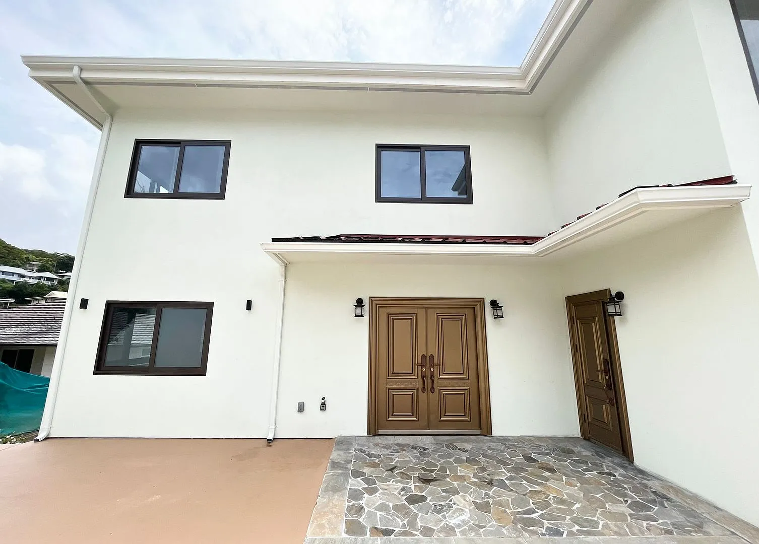 2045 Mott Smith Dr. — Photo 2