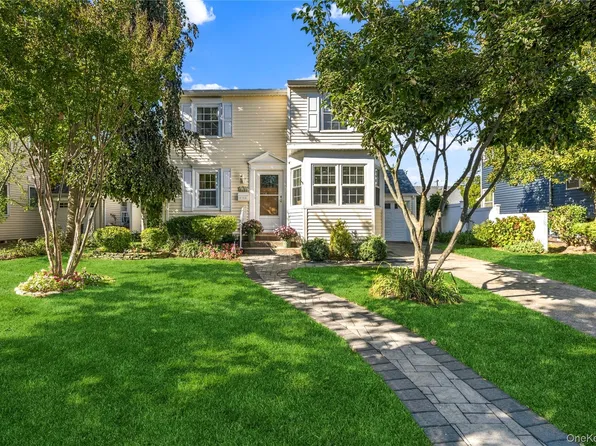 2366 Sycamore Avenue, Wantagh, NY 11793