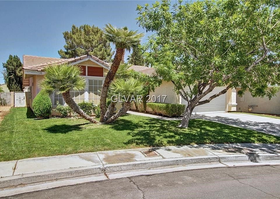 Lovely Green Valley community close to schools, parks and recreation center with pool
