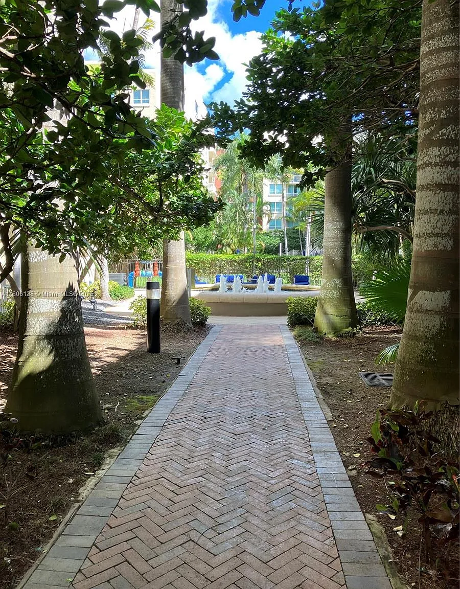 Cite Condo — Photo 4
