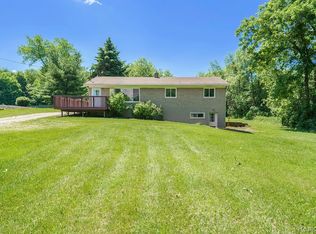 7354 E Holly Rd, Holly, MI 48442