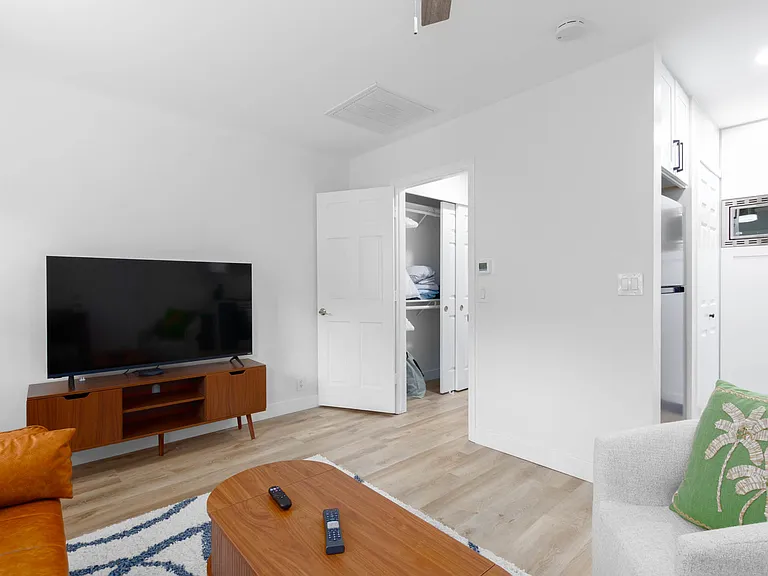 224 Via Las Brisas — Photo 6