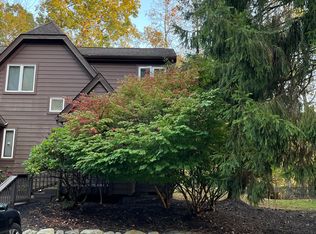 72 Arrowwood Dr UNIT E, East Stroudsburg, PA 18302