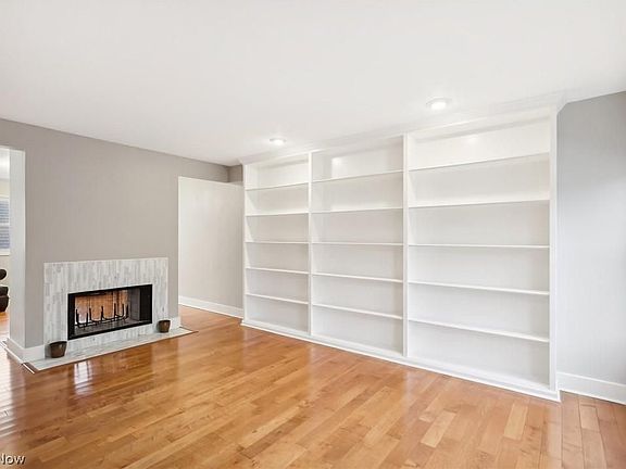 3rd image of 3027 Circle Ct
