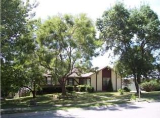 1805 Ridge Rd, Leavenworth, KS 66048