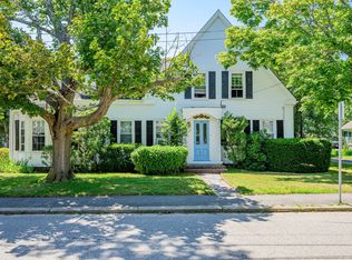 37 School St, Hyannis, MA 02601