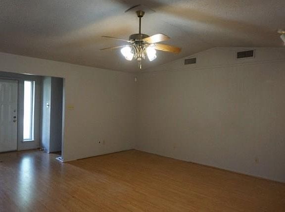5th image of 2209 Pueblo Dr