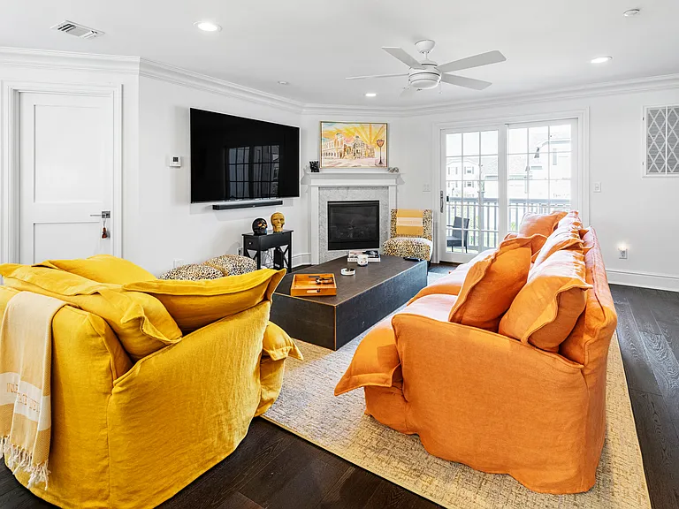 15 Village Green Dr — Photo 8