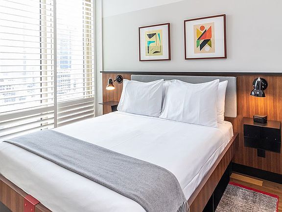 3rd image of 400 W 42nd St #26D