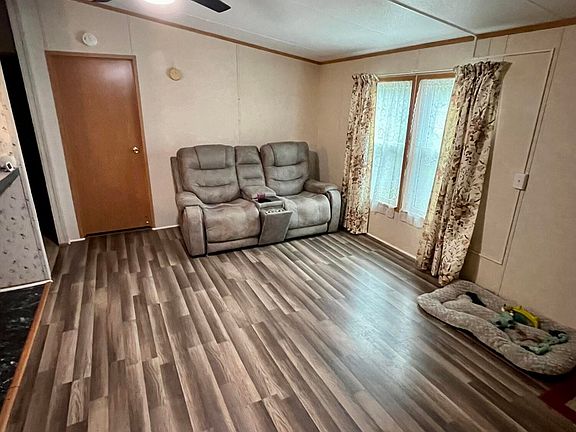 2nd image of 1126 Sycamore Ln