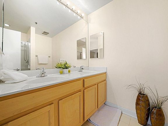 3rd image of 1841 S Calumet Ave APT 1905