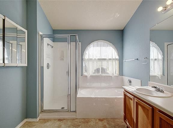 4th image of 279 Covent Dr