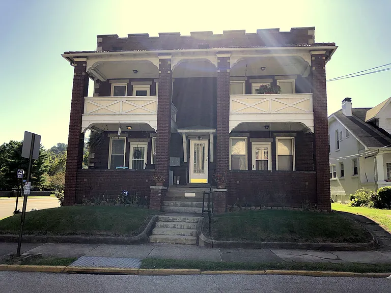 1637 Quarrier St — Photo 2