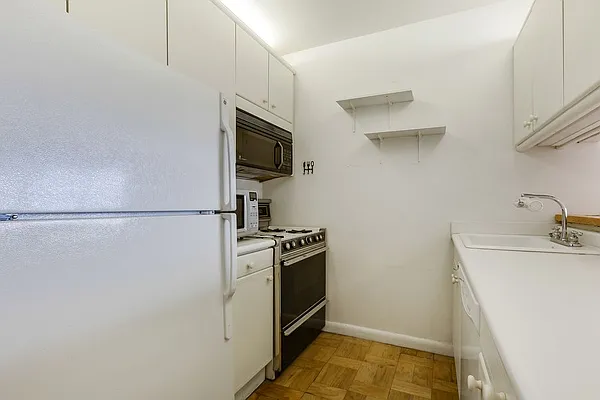 Rented by RES New York | media 11