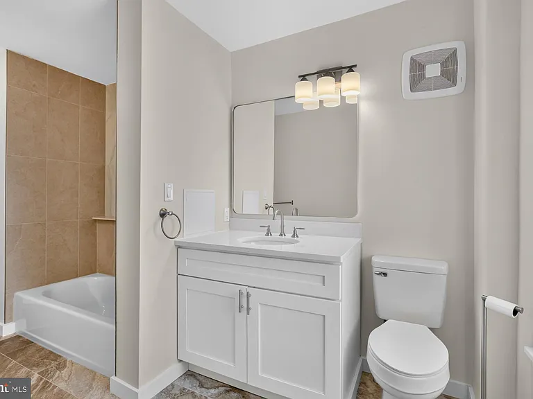 6347 McCallum St #2 — Photo 7