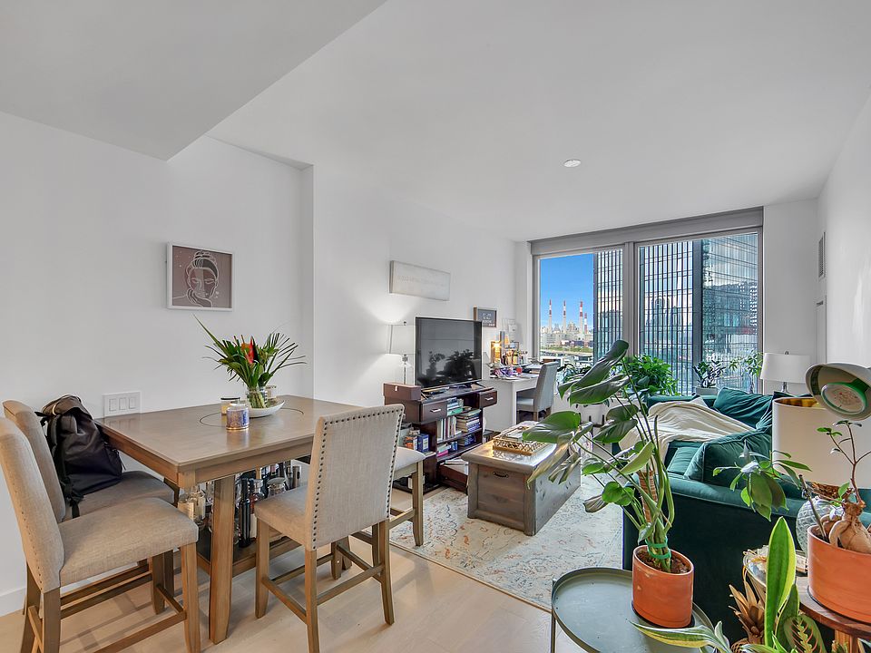 1st image of 3 Court Sq #1207