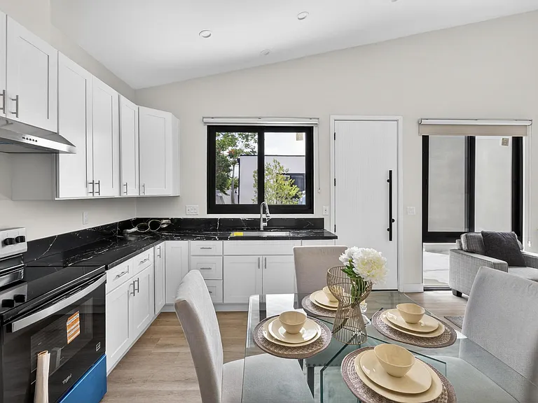 24676 Woodward Ave #C — Photo 15